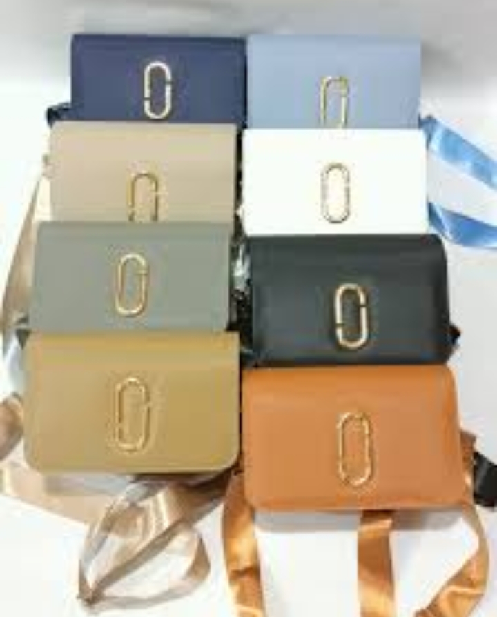 شنطه كروس باكسسوار حرف L وتر بروڤ